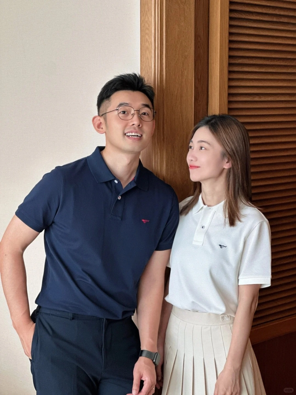 Áo polo cặp cổ bẻ lịch sự cho buổi hẹn hò