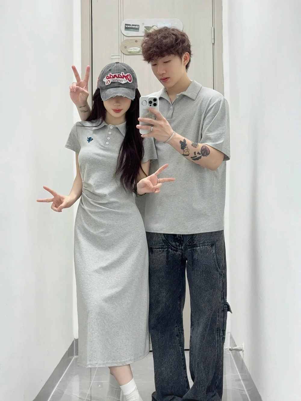 Concept chụp ảnh áo polo cặp lãng mạn tại quán cà phê