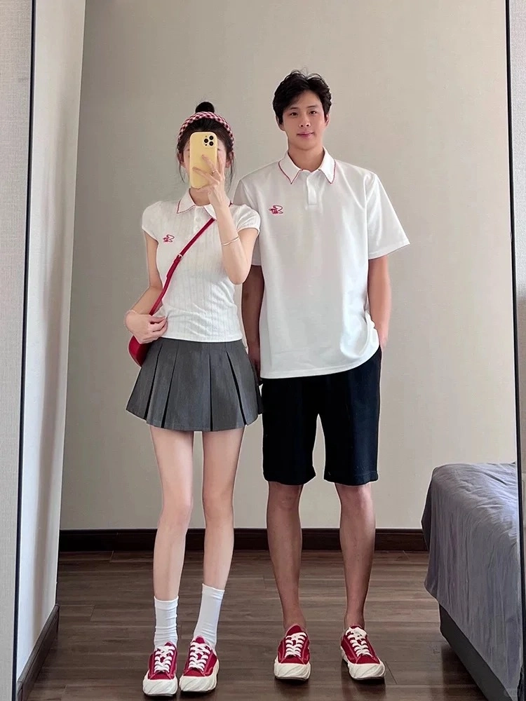 Áo polo cặp cho doanh nhân yêu thích sự tối giản