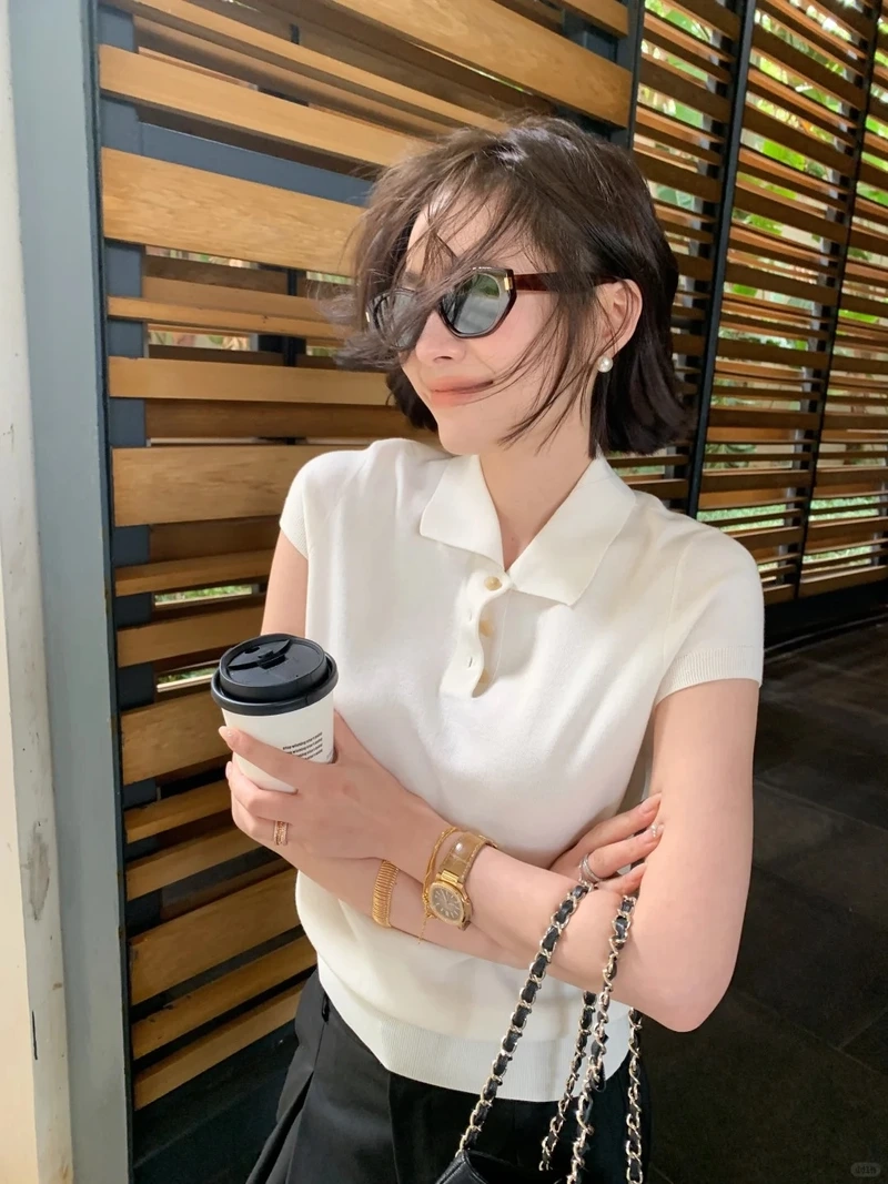 Lên hình ấn tượng với áo polo form rộng chụp lookbook