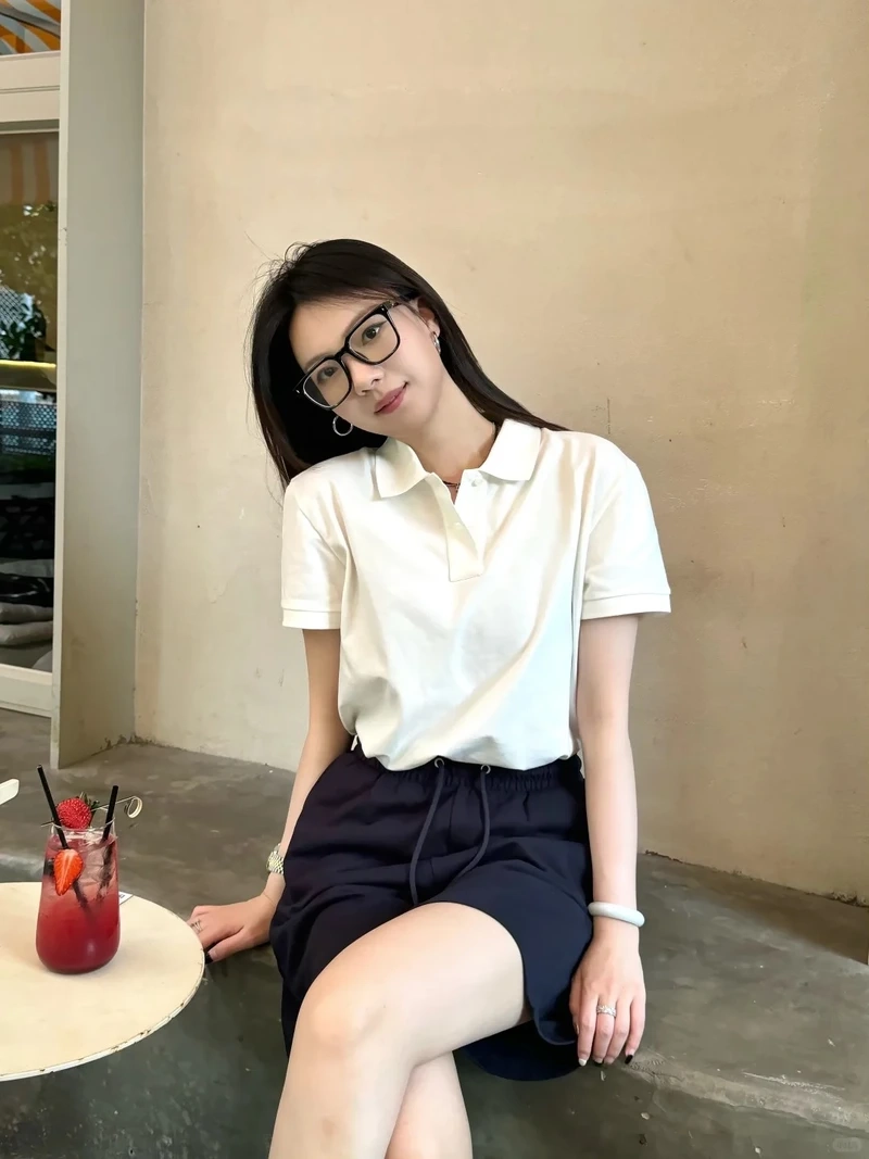 Phong cách tinh gọn cùng áo polo form rộng tối giản