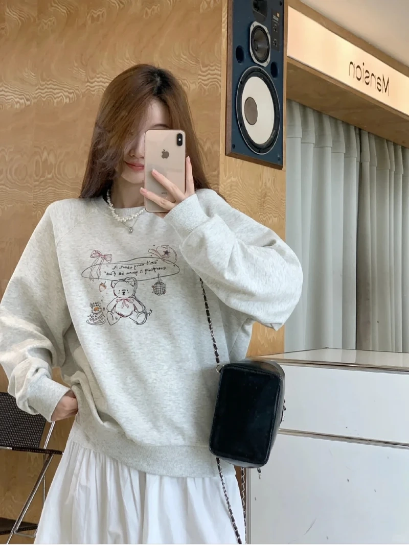 Tối giản thanh lịch cùng áo sweater trơn