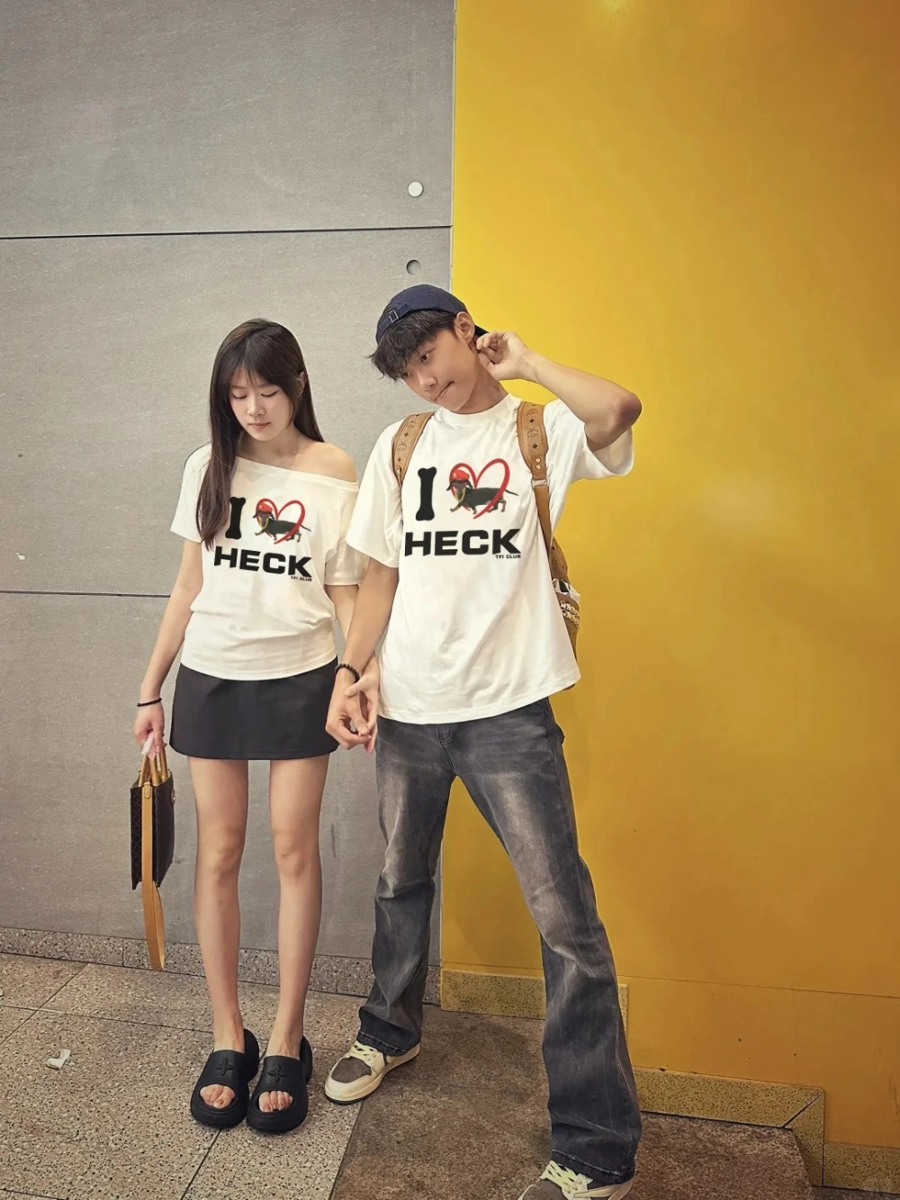 Áo thun cặp tết thêu hình linh vật tinh tế và sang trọng