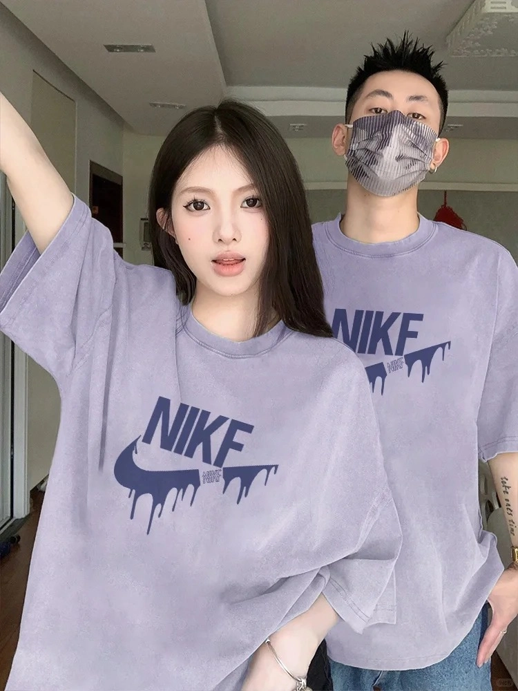 Áo thun cặp tết phong cách tối giản dễ phối đồ du xuân