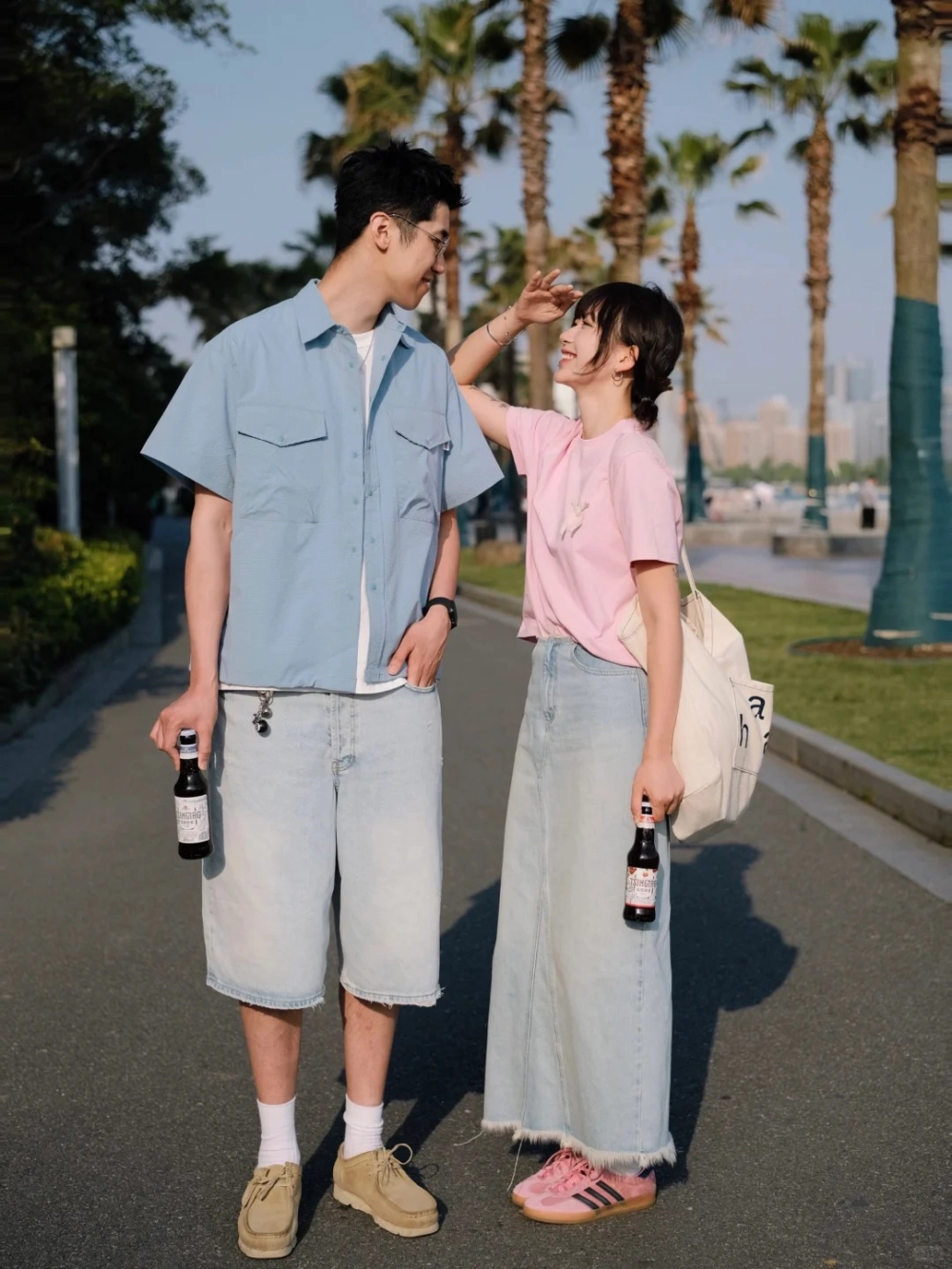 Áo thun cặp tết màu đỏ thêu chữ nghệ thuật bắt mắt