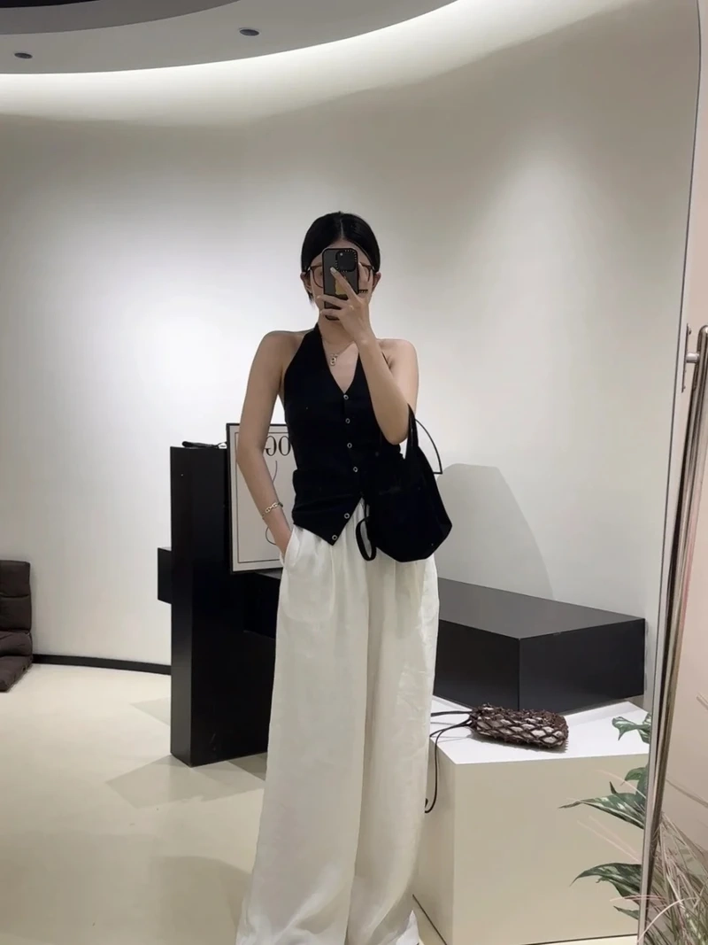 Nét đẹp thời nay từ áo yếm hiện đại