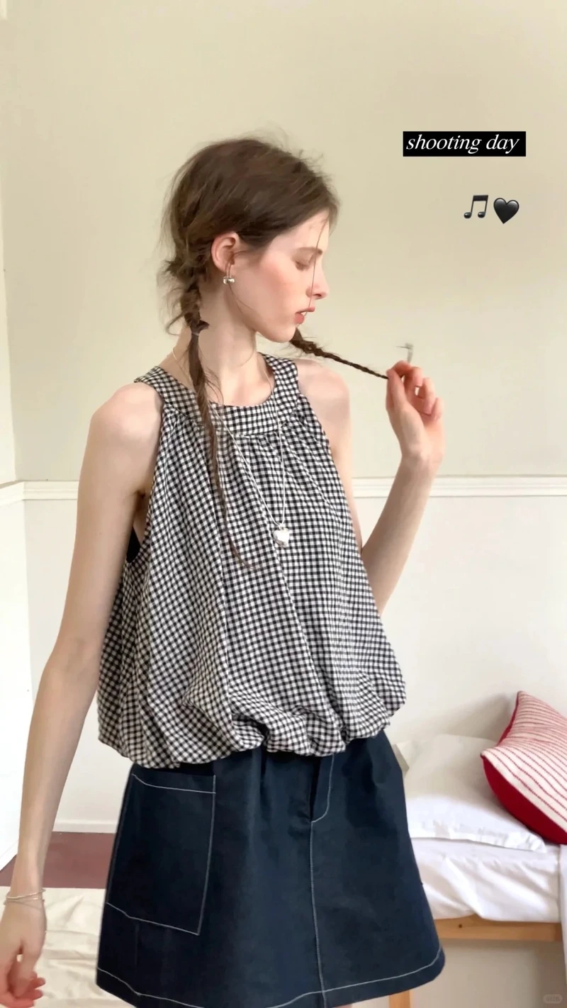 Phong cách hoài niệm cùng áo yếm vintage