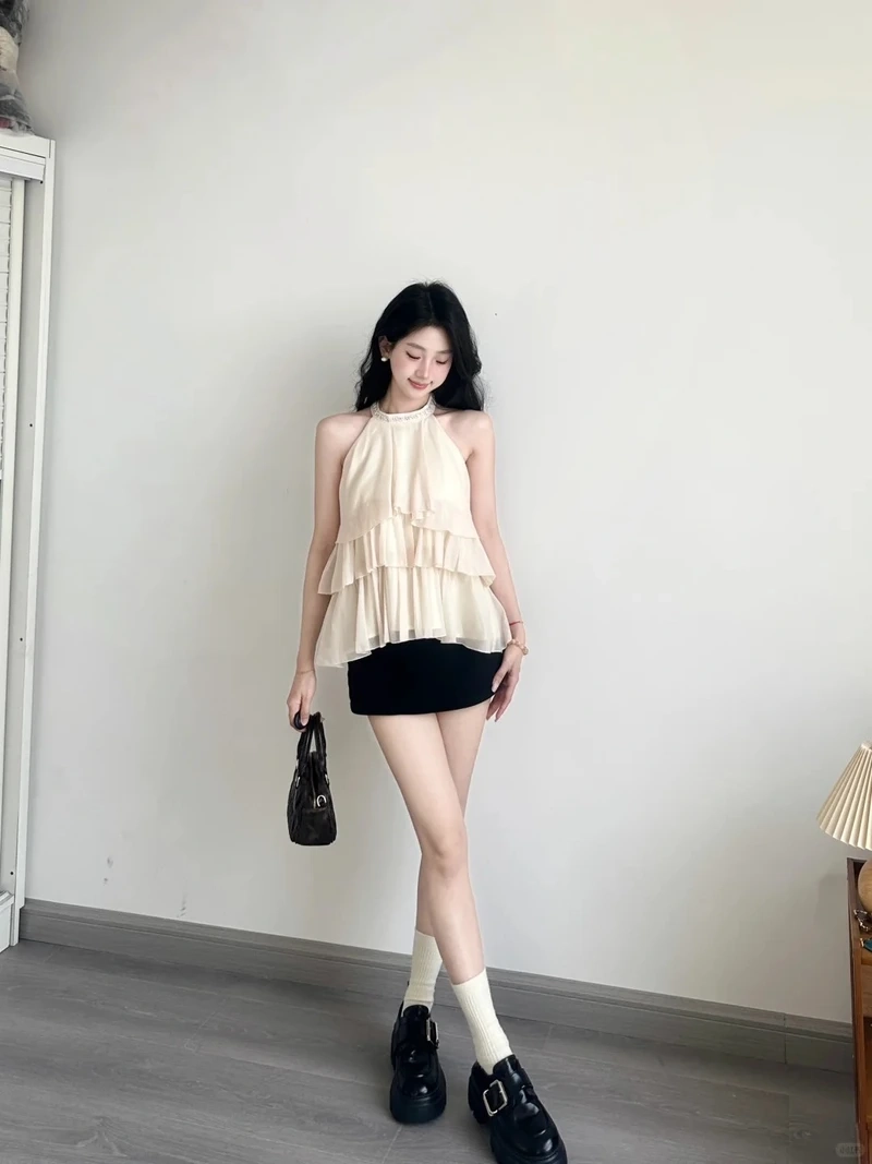 Tôn dáng mềm mại với áo yếm quyến rũ