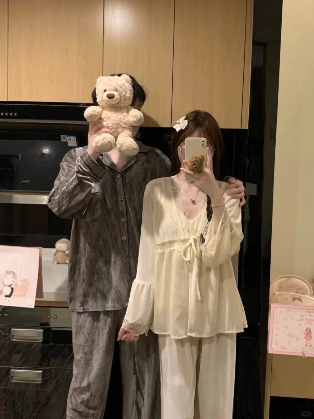 Bộ đồ ngủ đôi pijama màu đỏ rực rỡ mang lại may mắn