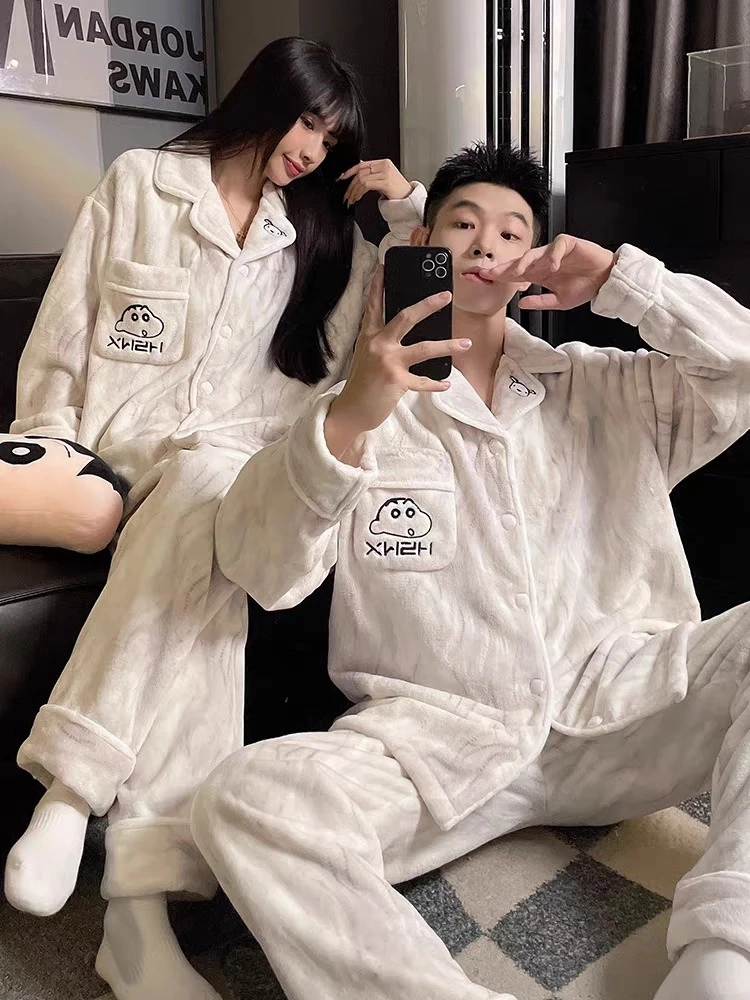 Bộ đồ ngủ đôi in chữ ý nghĩa thể hiện tình cảm lứa đôi