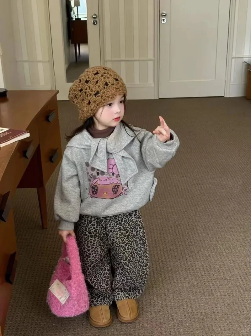 Chọn giày cho bé gái êm chân