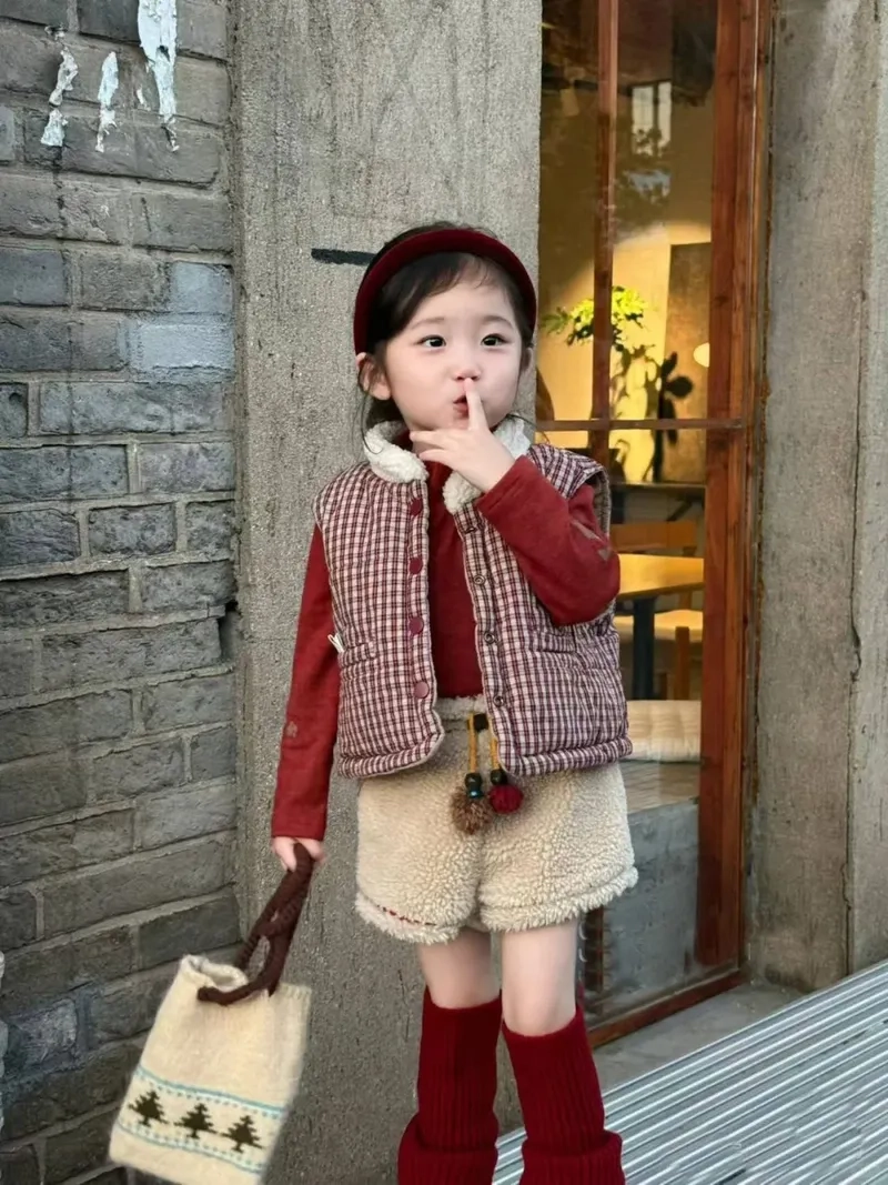 Bộ đồ đôi mẹ và bé gái tình cảm