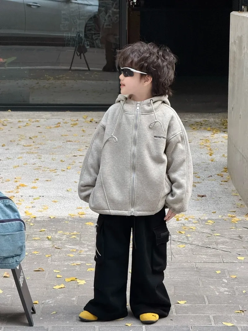 Cách phối đồ bé trai chụp ảnh ấn tượng