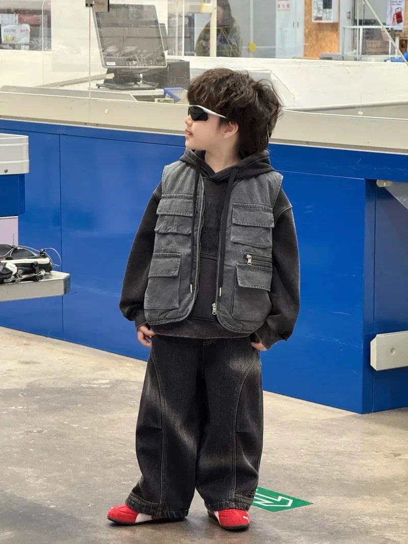 Mẫu phối đồ bé trai tết rất rực rỡ