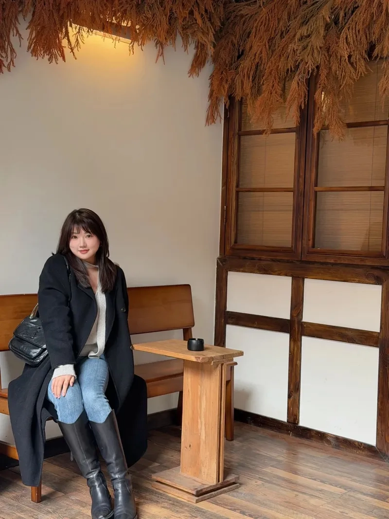 Mẹo cách mặc đồ đen che béo hiệu quả