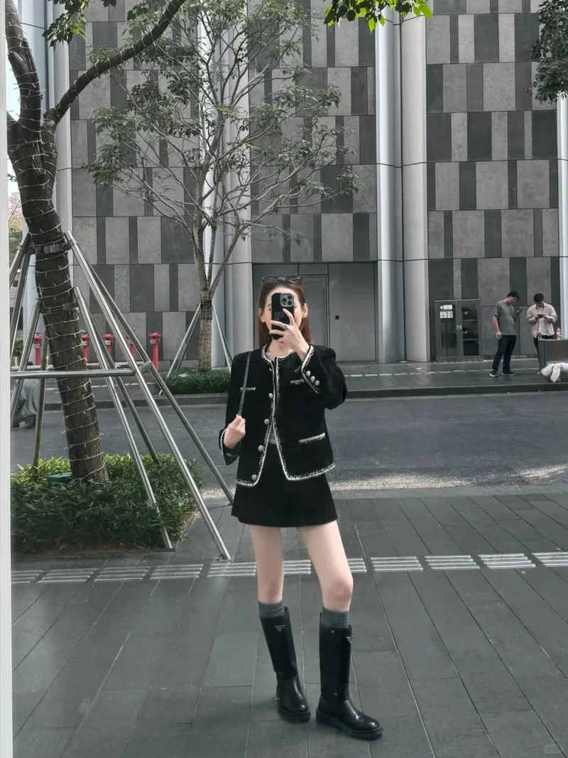 Hỏi người thấp mặc màu đen có lùn không