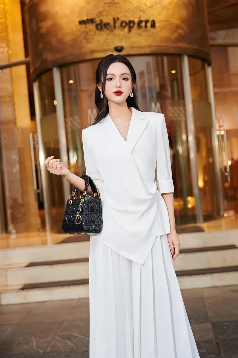 Mẫu áo sơ mi lụa công sở mềm mại