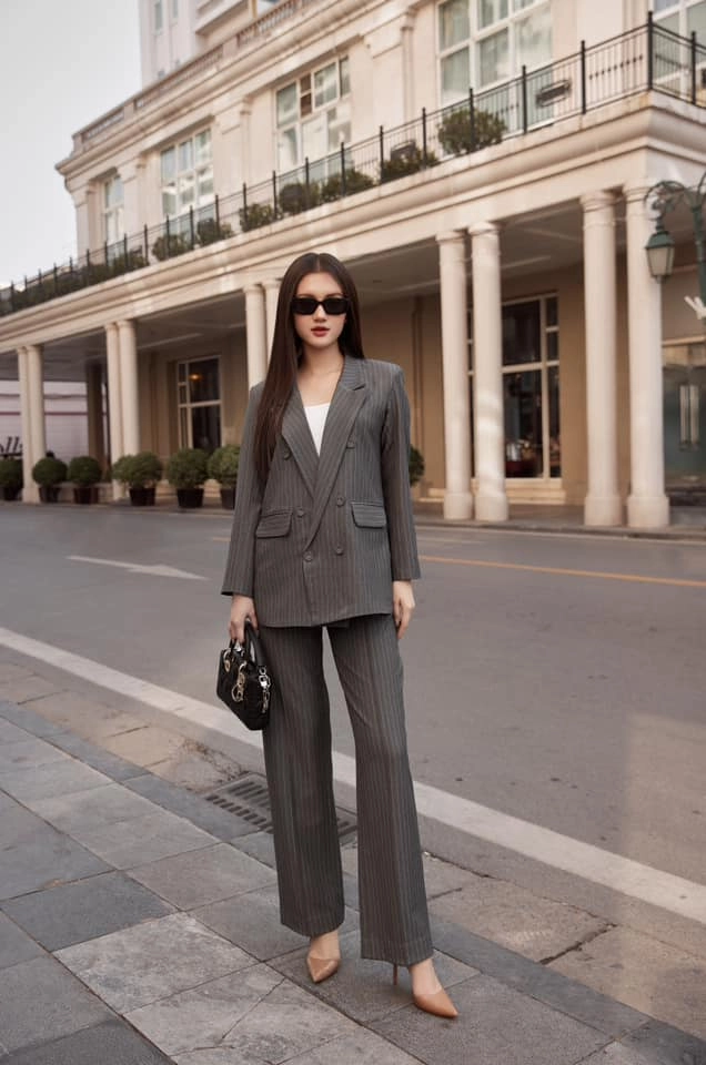 Kiểu quần ống rộng công sở hiện đại