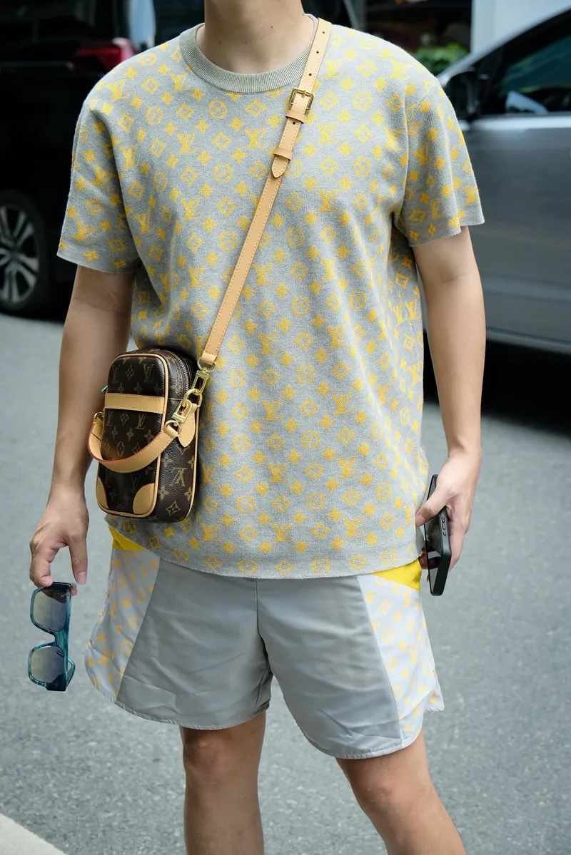 Mẫu túi xách dạo phố rất thời trang