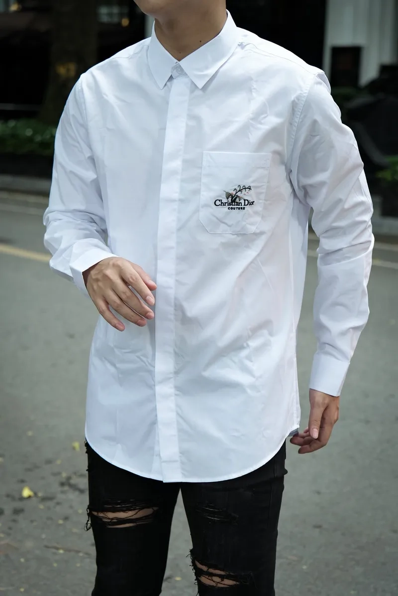 Mẫu street style dạo phố thời thượng