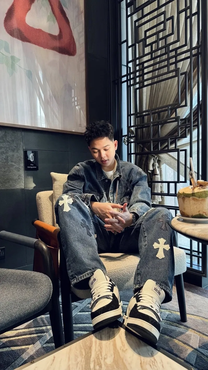 Cách phối đồ đi chơi tết rạng rỡ