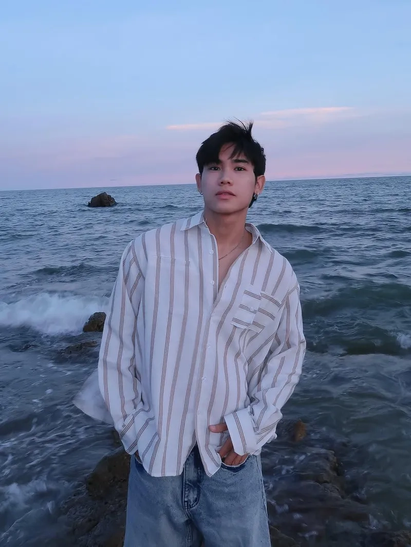 Đôi giày trắng phối đồ đơn giản