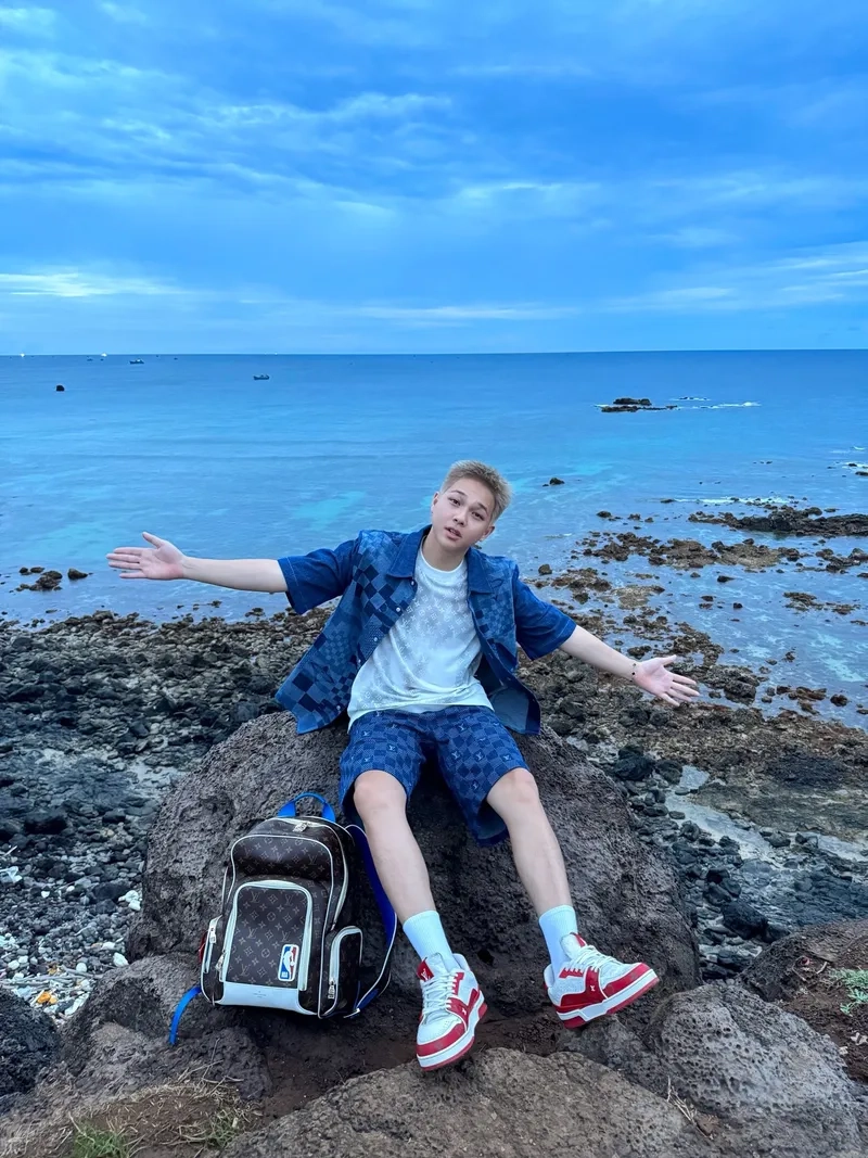 Mẫu phối đồ mùa hè công sở mát