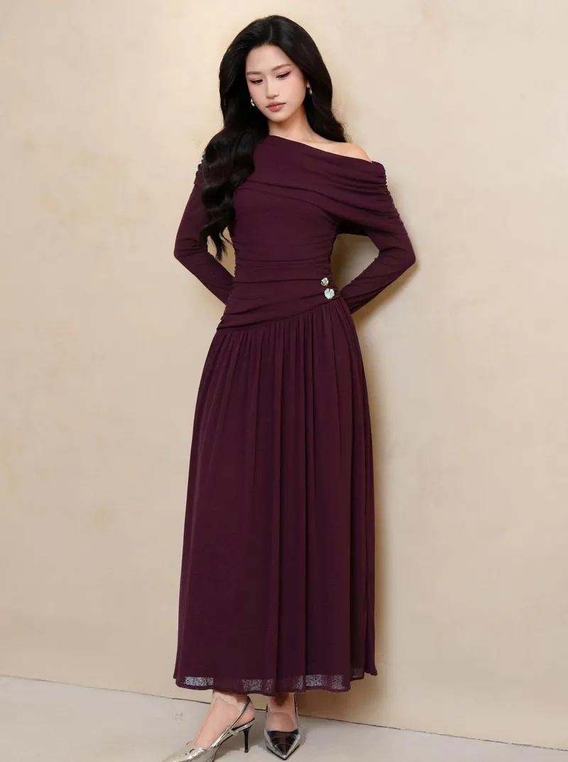 Mẫu váy lụa sang trọng đầy duyên dáng