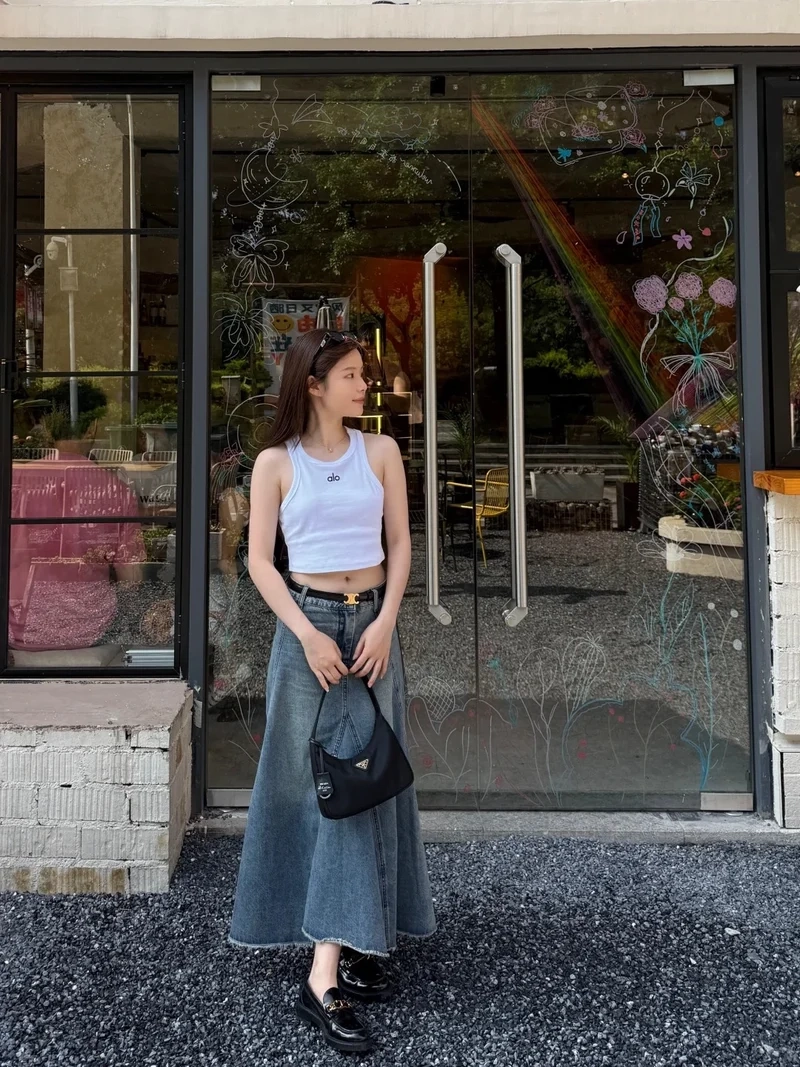 Thanh lịch mọi outfit với chân váy denim dáng dài nữ