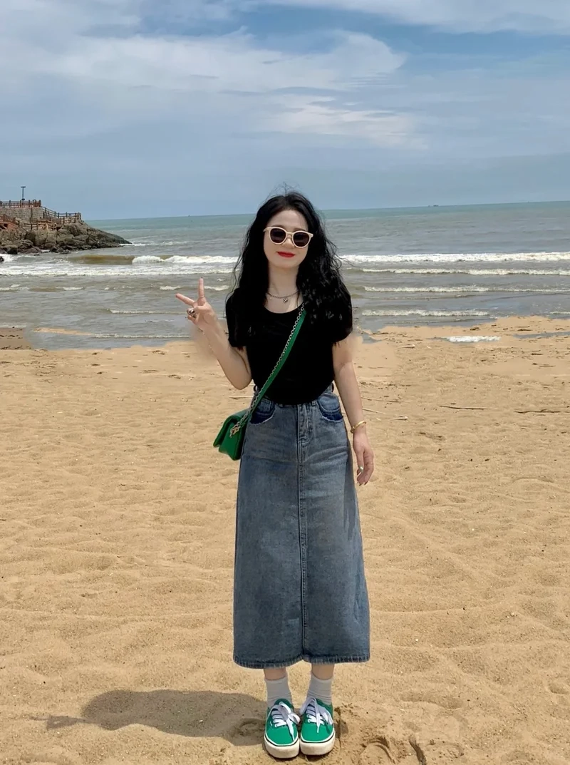 Bắt trend mùa này nhờ chân váy denim dài thời trang