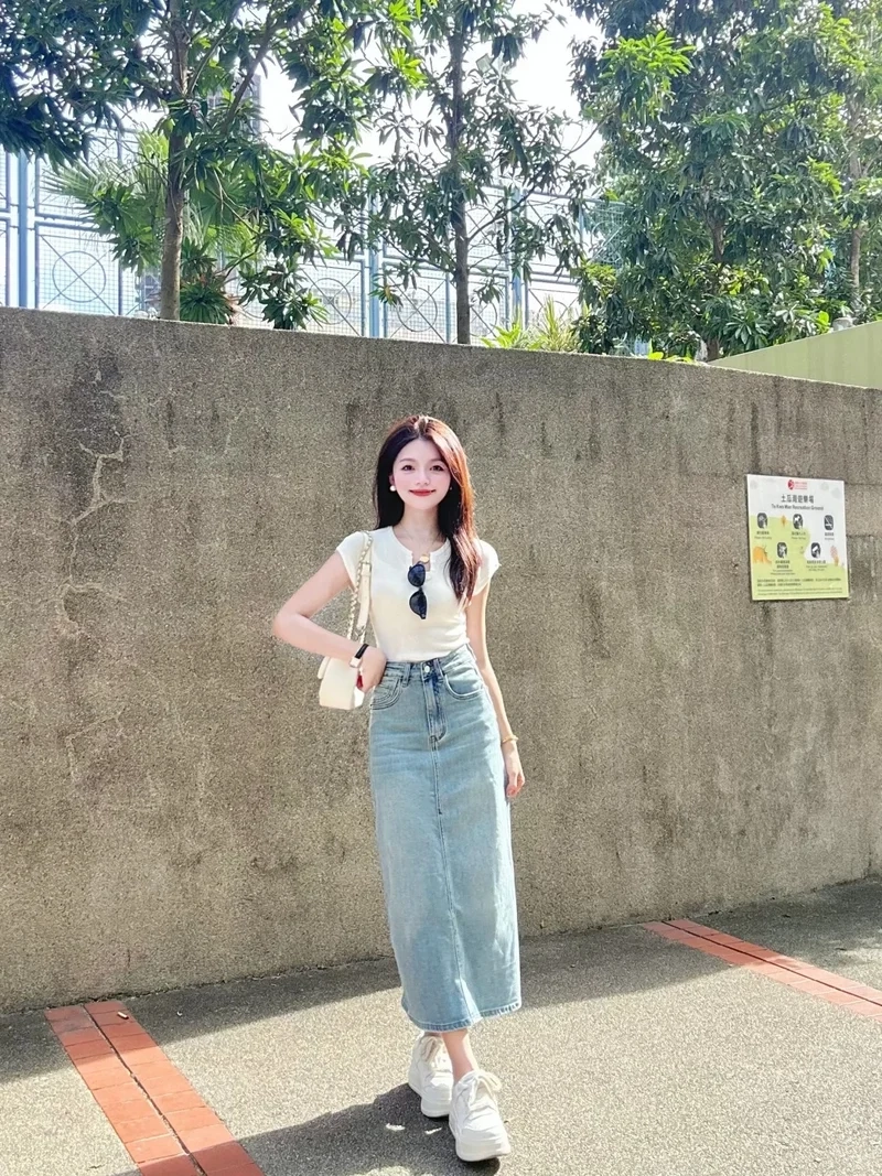 Dáng suông thanh thoát với chân váy denim dáng suông