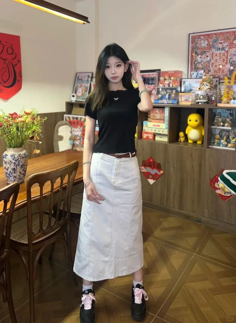 Outfit sống ảo cực xinh nhờ chân váy denim chụp ảnh