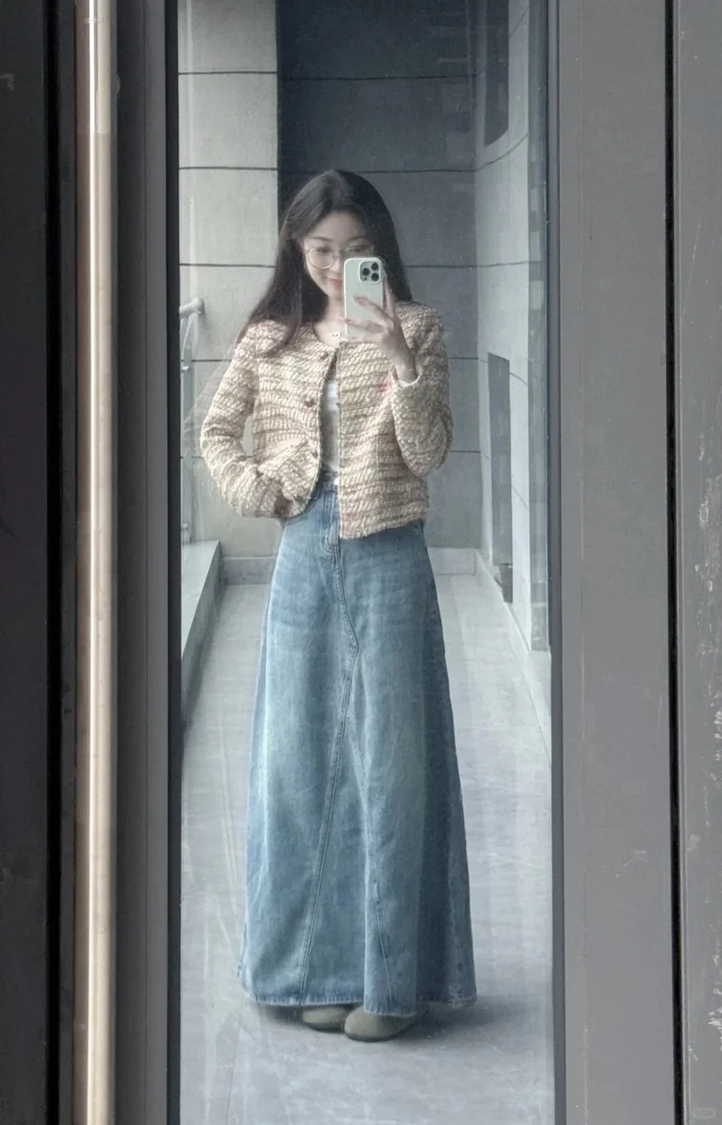 Phong cách street style nổi bật với chân váy denim street style