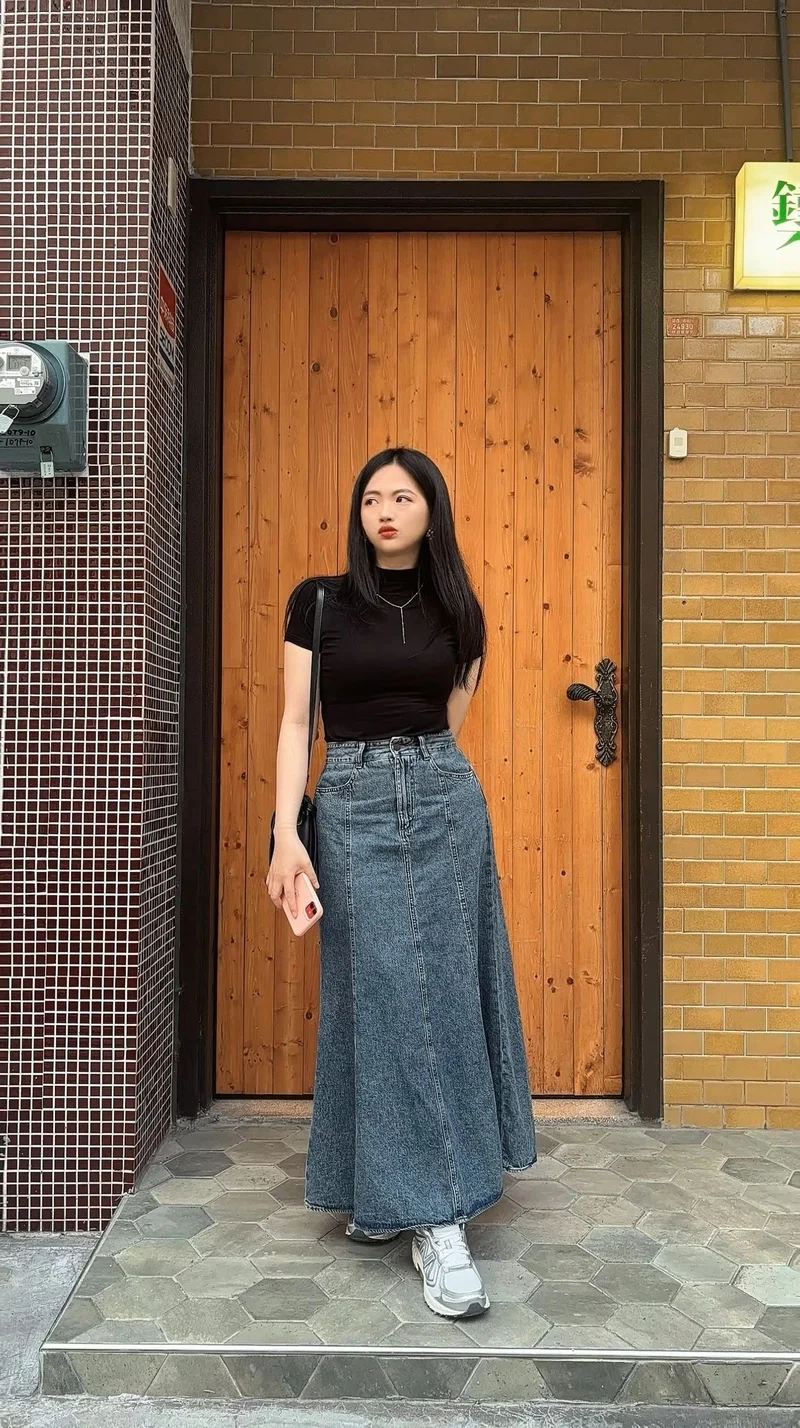 Thêm cá tính cho outfit nhờ chân váy denim cá tính