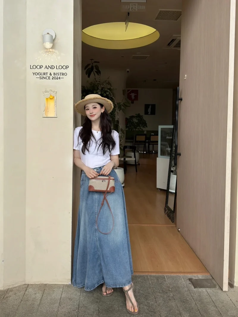 Mặc hàng ngày thoải mái cùng chân váy denim mặc hàng ngày