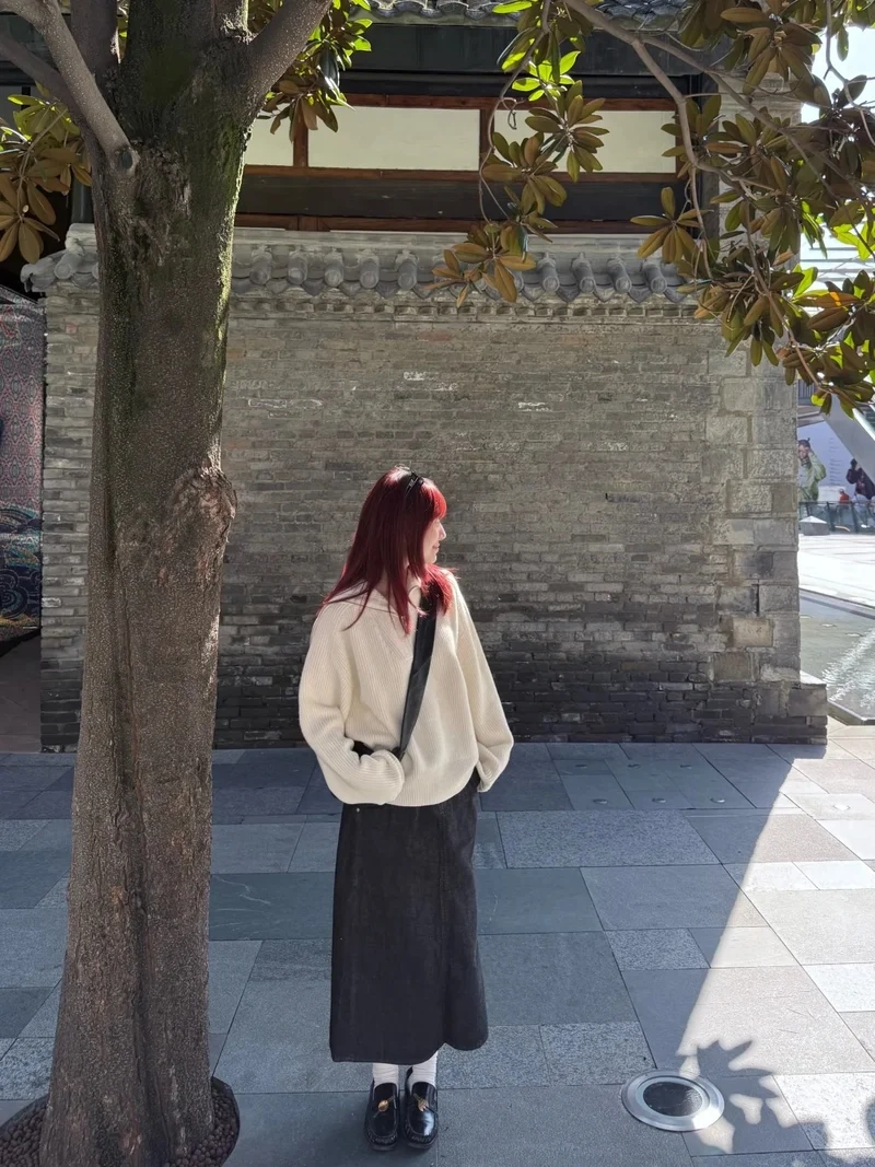 Thanh lịch nhẹ nhàng nhờ chân váy denim thanh lịch