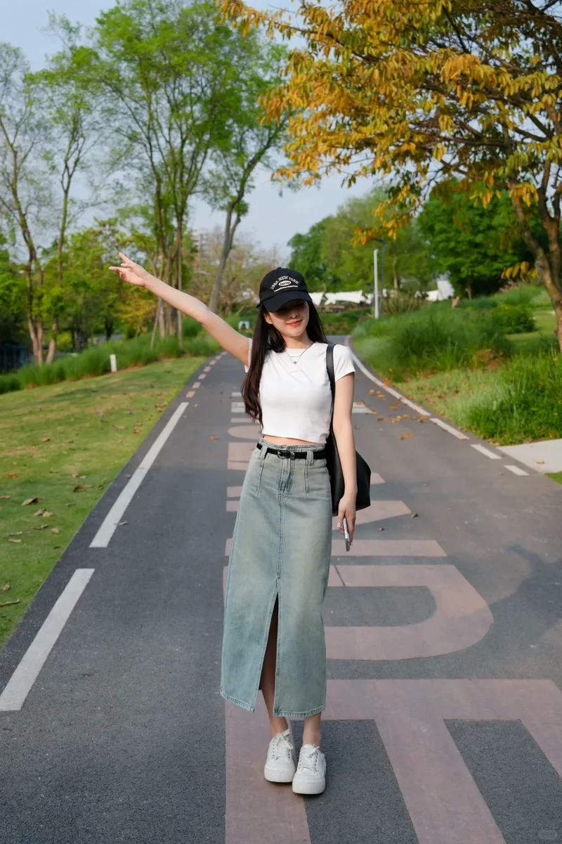 Thời trang nữ nổi bật với chân váy denim thời trang nữ