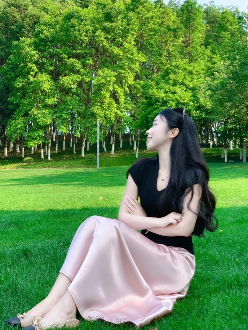 Lựa chọn tinh tế từ chân váy lụa cao cấp