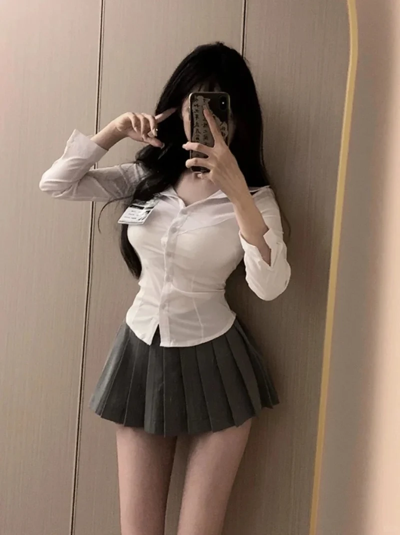 Dáng ngắn trẻ trung cùng chân váy xếp ly dáng ngắn