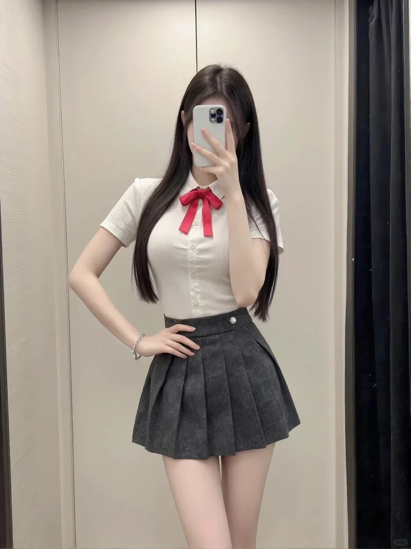 Style Hàn Quốc nổi bật với chân váy xếp ly phong cách Hàn