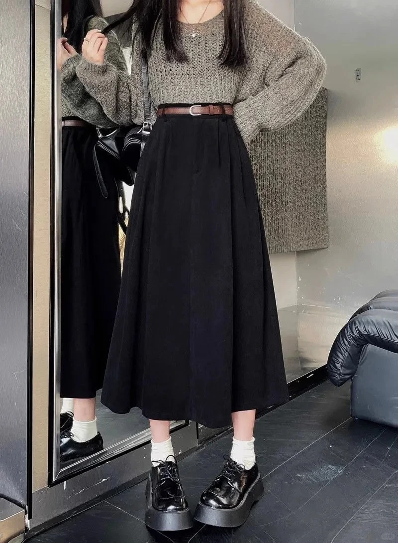 Tôn dáng gọn gàng cùng chân váy xòe dáng chữ a