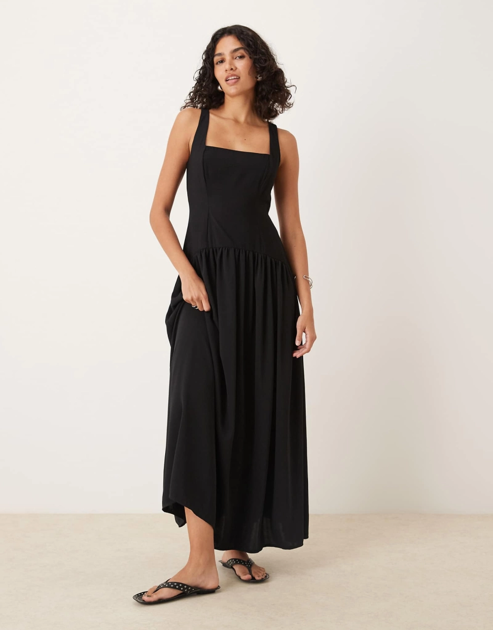 Đầm nữ cổ vuông dịu dàng tôn dáng tinh tế