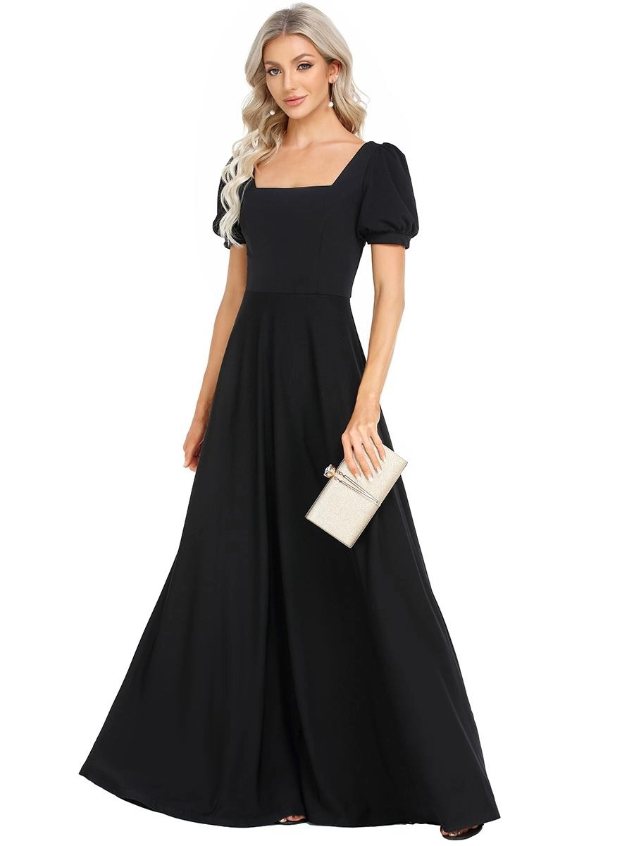 Váy cổ vuông phổ biến mặc đẹp mọi hoàn cảnh