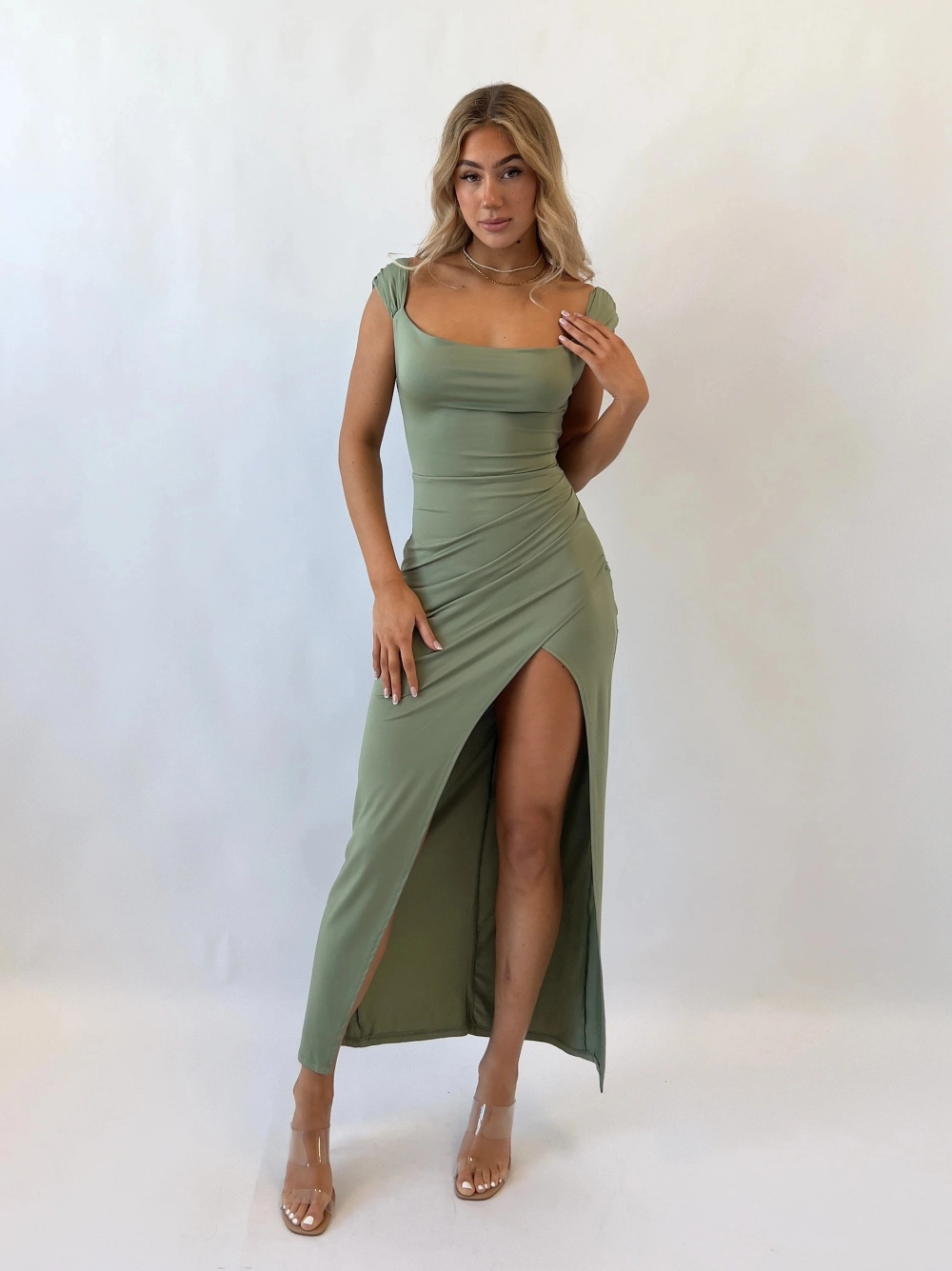 Đầm cổ vuông phong cách cổ điển pha hiện đại