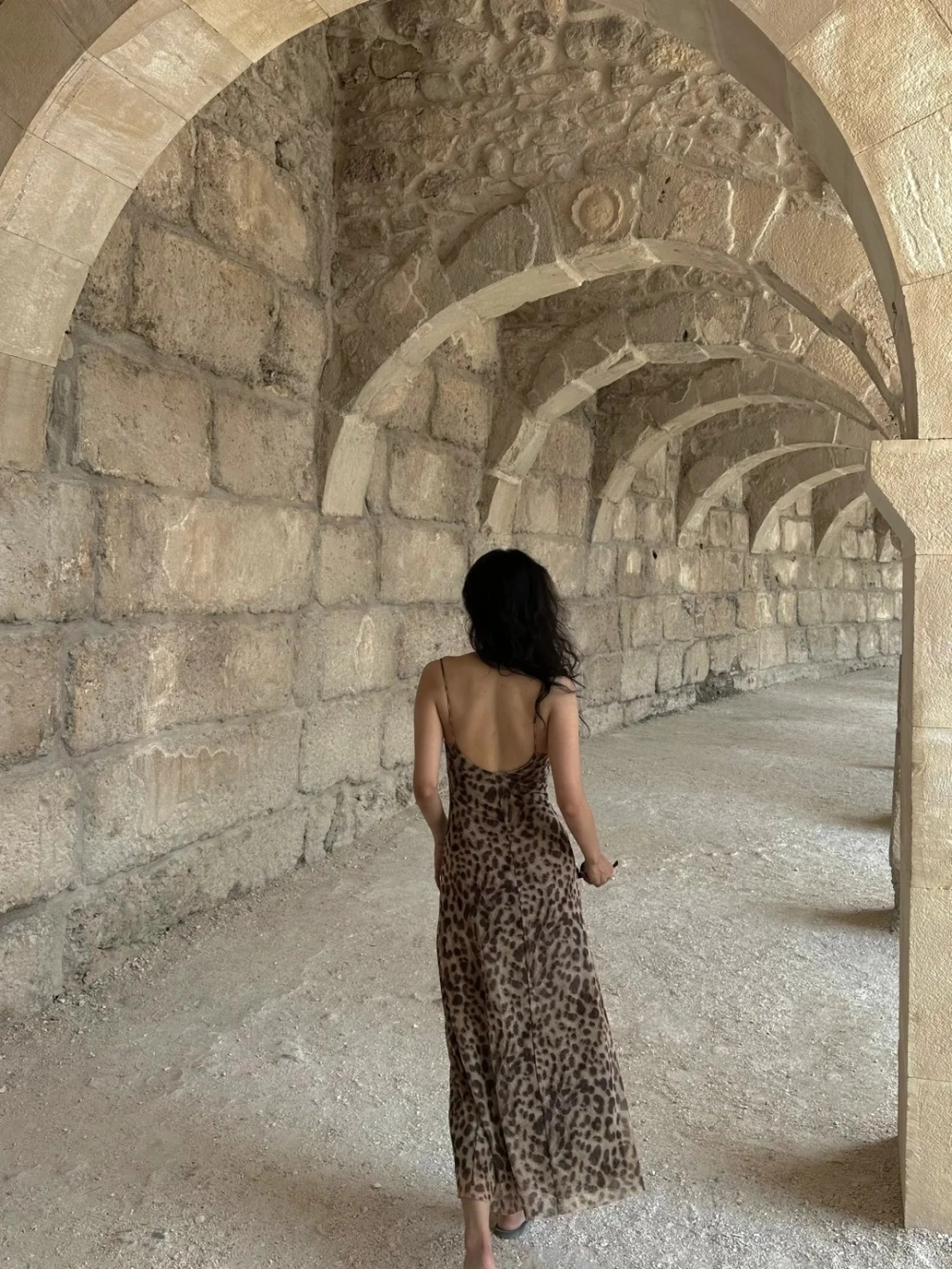 Váy da báo tạo điểm nhấn táo bạo thời thượng