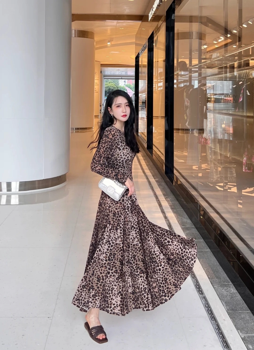 Đầm da báo đẹp tôn dáng đầy tự tin