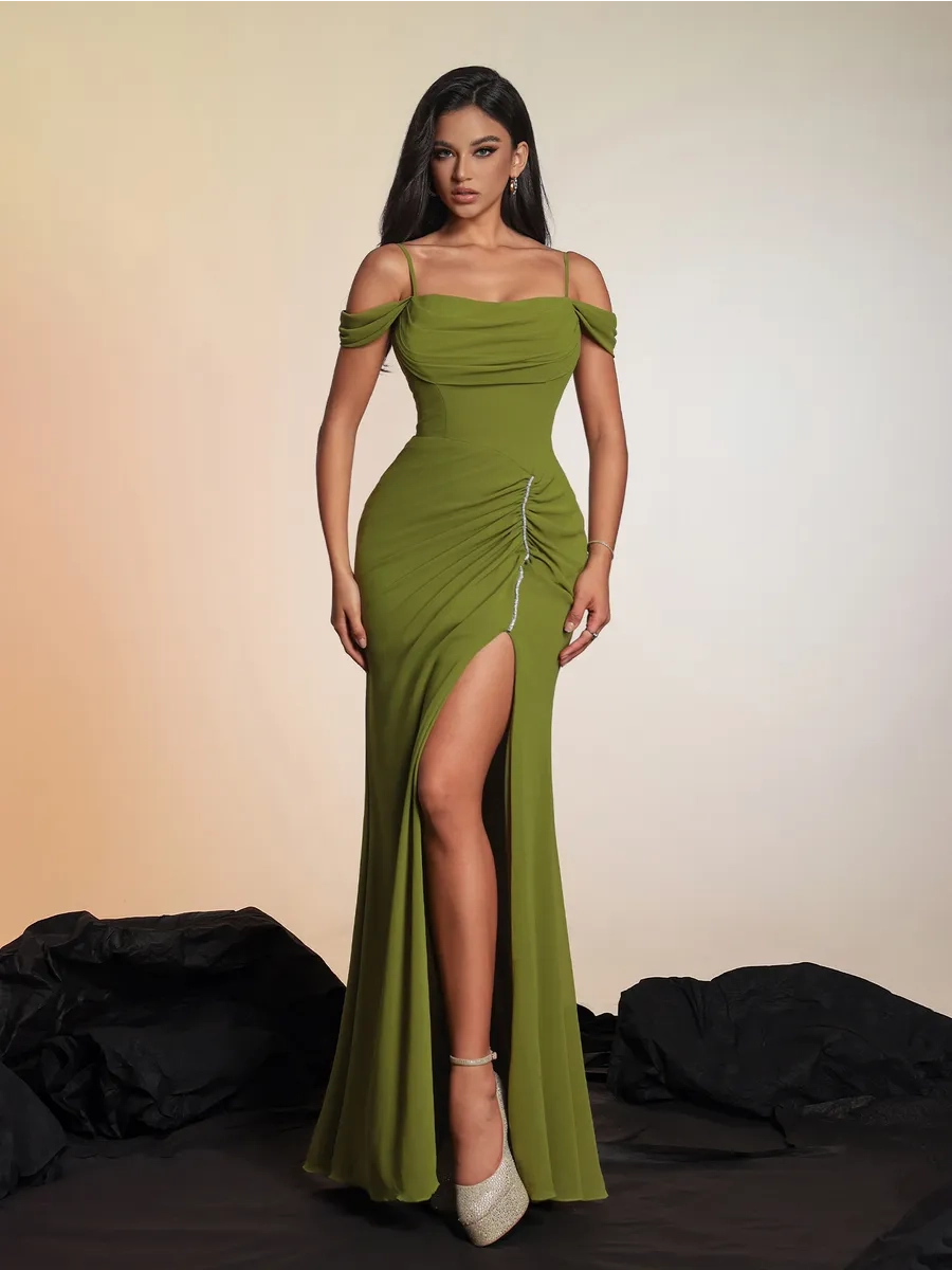 Đầm dạ hội ôm form sang trọng đầy cuốn hút