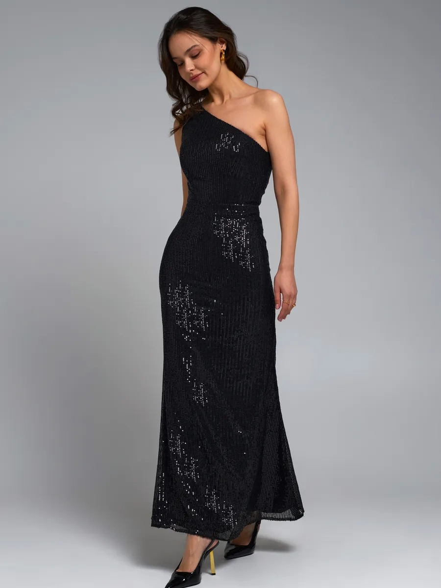 Đầm dạ tiệc ôm sát khoe dáng mềm mại