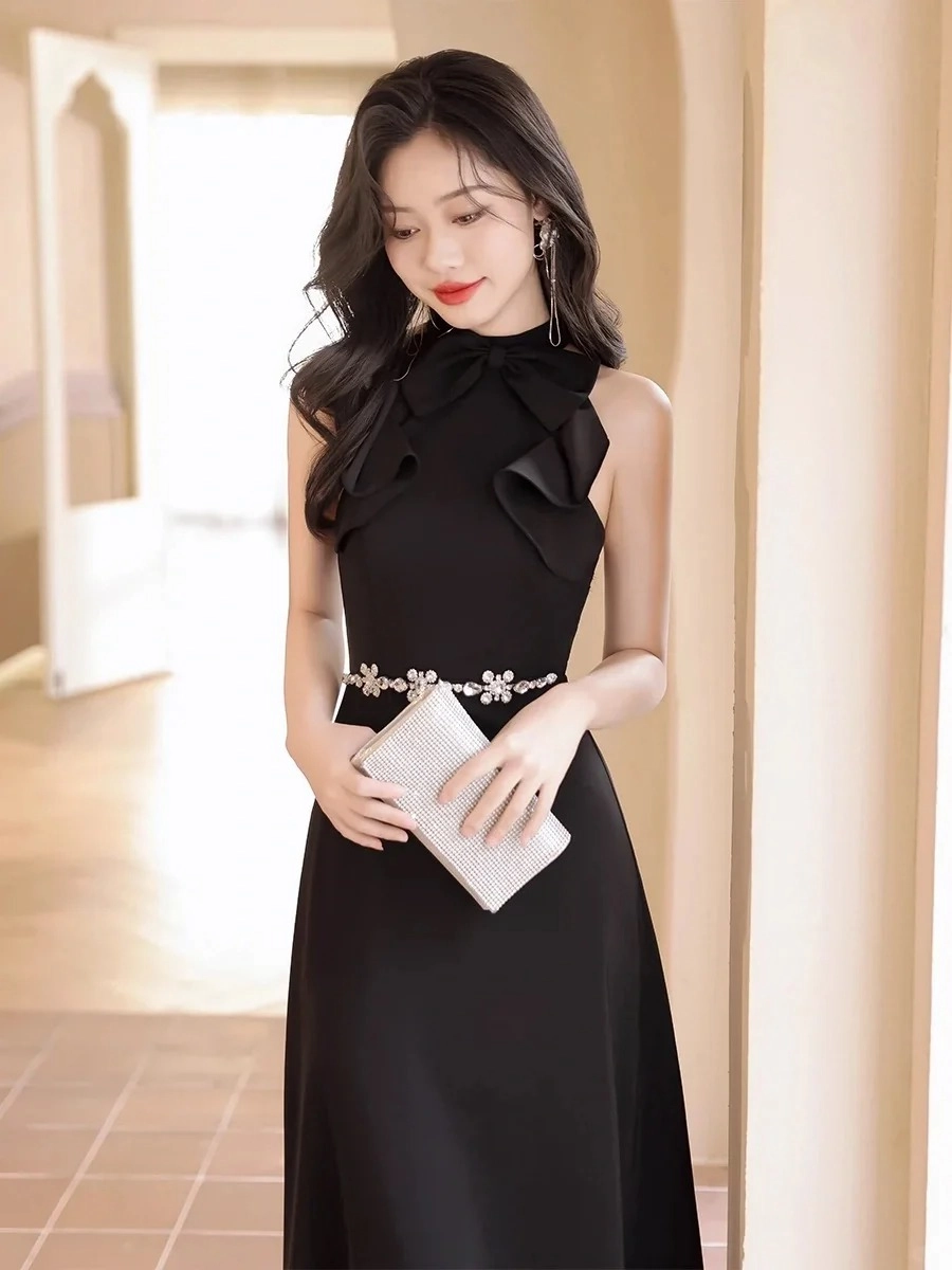 Váy dự tiệc cưới duyên dáng ghi điểm ánh nhìn