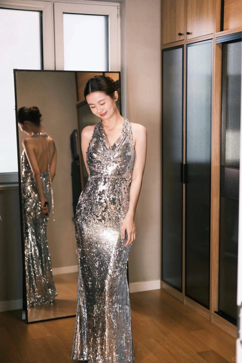 Váy đi tiệc cưới đẹp tôn nét dịu dàng thanh lịch